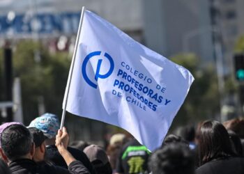 Colegio de profesores convoca movilización para este lunes 24 de marzo