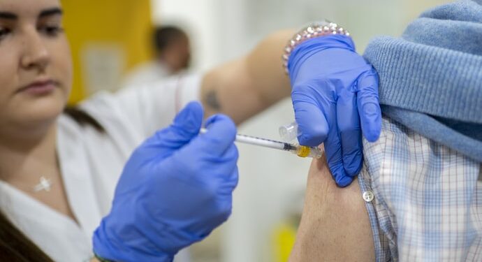 Región de Los Lagos inicia vacunación contra Influenza, COVID-19 y Virus Respiratorio Sincicial