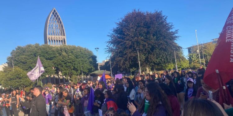 Con marcha por el centro de la ciudad conmemoraron Día Internacional de la Mujer en Osorno