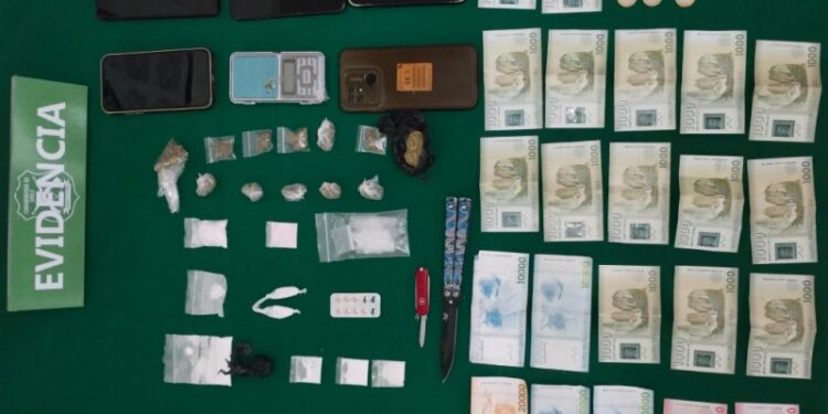 Detienen a tres sujetos por microtráfico y porte ilegal de armas blancas en Osorno