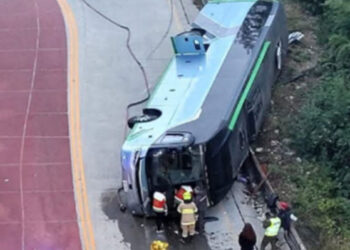 Bus con pasajeros se vuelca en Panguipulli: al menos hay 12 lesionados