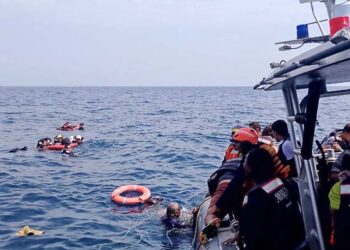 Chilenos entre las víctimas: Rescatan a decenas de turistas tras naufragio en el caribe colombiano