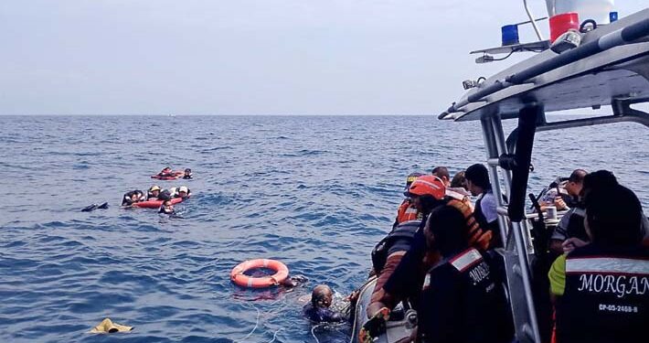 Chilenos entre las víctimas: Rescatan a decenas de turistas tras naufragio en el caribe colombiano