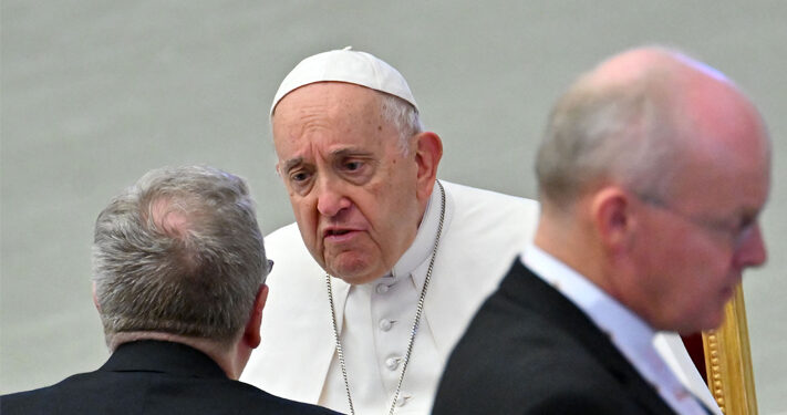 Vaticano difunde primera imagen del papa Francisco desde su hospitalización