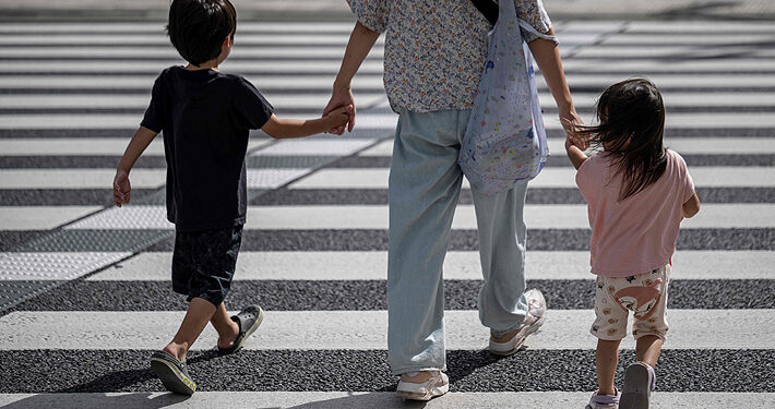 Chile registra la tasa de fecundidad más baja de su historia y solo 14 países tienen una cifra inferior