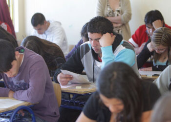 U. de Chile y U. Católica anuncian escuela de liderazgo democrático: Busca preparar futuros parlamentarios
