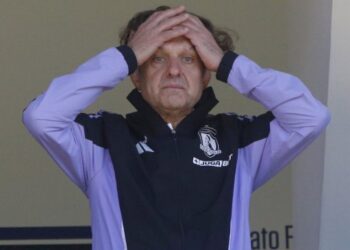 Escándalo en Colo Colo: Aníbal Mosa fue agredido por director de Blanco y Negro