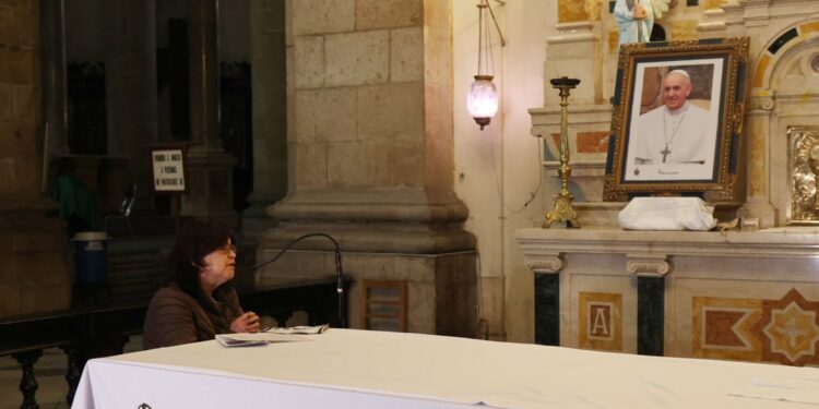 El papa sufre dos episodios de insuficiencia respiratoria aguda