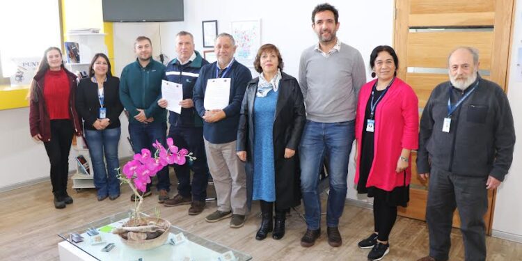 CONAF y Servicio de Salud Osorno firman convenio para arborización de hospitales interculturales 