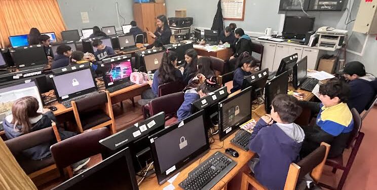 Estudiantes de la Escuela de Artes y Cultura de Osorno crean su propia revista escolar