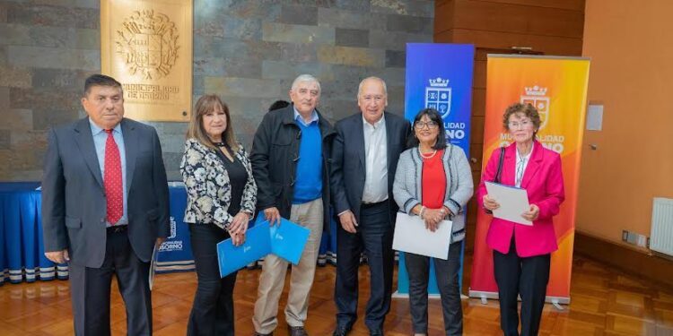 33 docentes municipales de Osorno recibieron bono de incentivo al retiro 