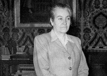 Movilh lanza campaña para erigir monumento a Gabriela Mistral en Plaza Italia