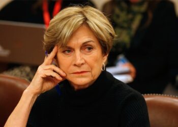 Evelyn Matthei fue al Estadio Nacional y denunció la nula existencia de cámaras