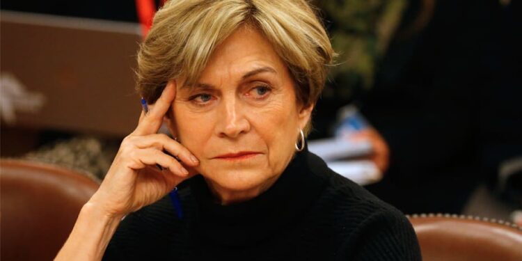 Evelyn Matthei fue al Estadio Nacional y denunció la nula existencia de cámaras