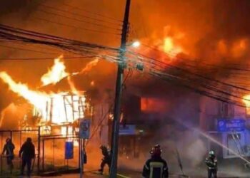 Trágico incendio en Puerto Montt deja tres fallecidos y una persona en riesgo vital