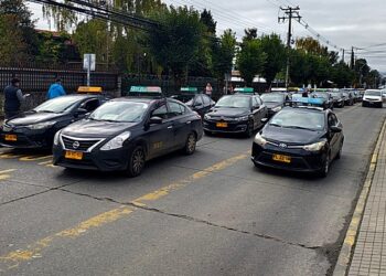 Colectiveros se manifestaron en centro de Osorno exigiendo más fiscalización por vías exclusivas