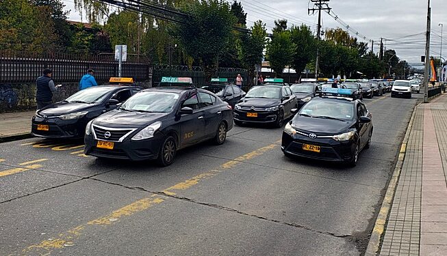 Colectiveros se manifestaron en centro de Osorno exigiendo más fiscalización por vías exclusivas