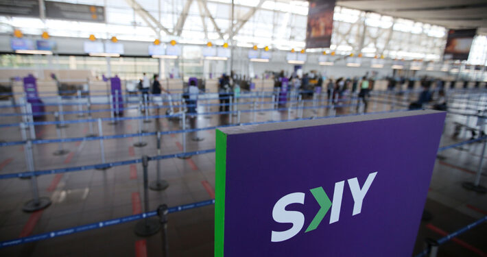 Sky logra acuerdo con sindicato de pilotos y evita huelga que amenazaba al tráfico aéreo local