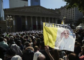 Argentina despide al papa Francisco con emotiva misa y ante miles de personas