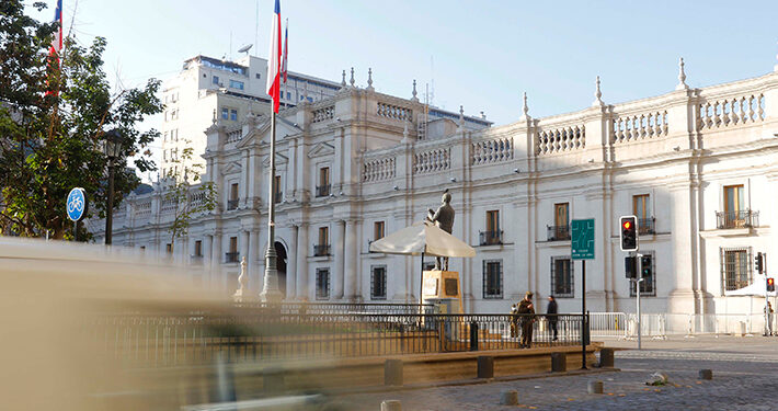 Panel Ciudadano UDD: Matthei sigue en primer lugar, Kaiser cae cuatro puntos y hay pareja disputa en oficialismo