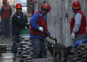 Previo a Imacec: Producción industrial y actividad del comercio repuntan con fuerza en marzo