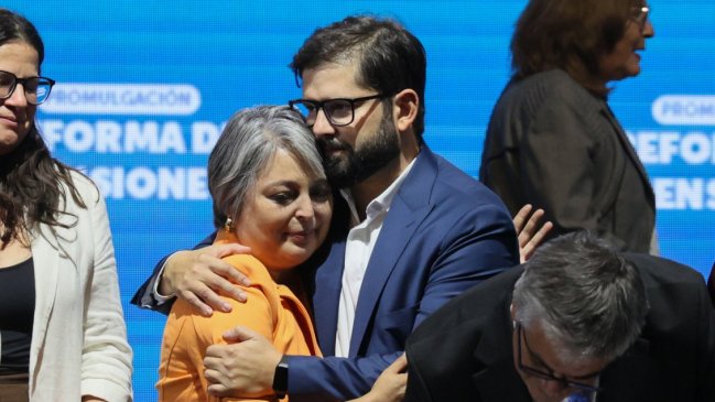 Boric aceptó la renuncia de Jeannette Jara