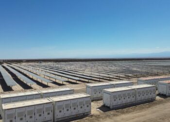 Chile inaugura la planta solar con almacenamiento más grande de Latinoamérica