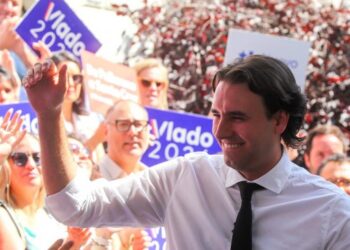 Vlado Mirosevic se baja de la carrera presidencial y apoyará a Tohá