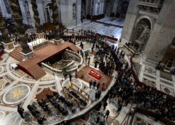 Más de 60.000 personas ya han despedido al papa Francisco en la basílica de San Pedro
