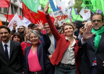 Candidatos oficialistas inscribieron su primaria en el Servel