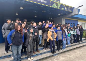 Estudiantes destacados del Liceo Bicentenario Eleuterio Ramírez inician gira de estudios a Pucón