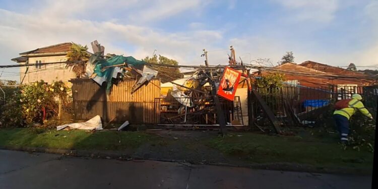 Suralis condonará deudas y repondrá infraestructura sanitaria a afectados por tornado en Puerto Varas