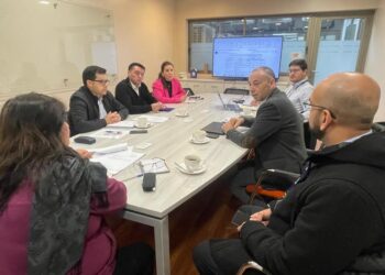 San Juan de la Costa busca concretar proyectos de electrificación rural en beneficio de vecinos