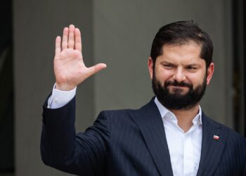 Cadem: Desaprobación a gestión de Presidente Boric sube al 70%