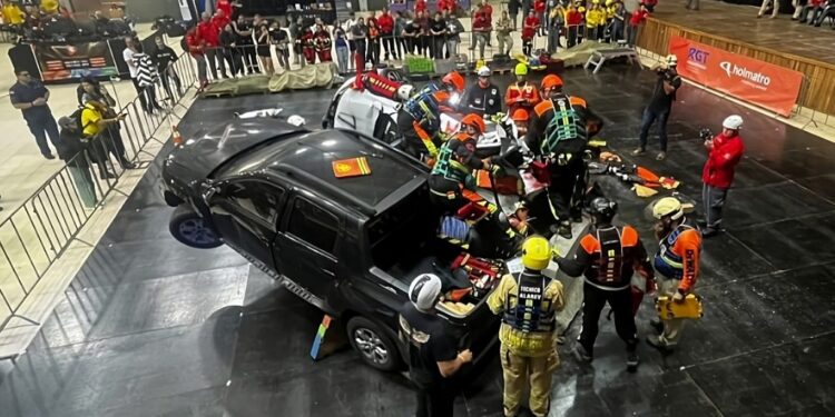 Bomberos chilenos se consagran campeones latinoamericanos en técnicas de rescate vehicular