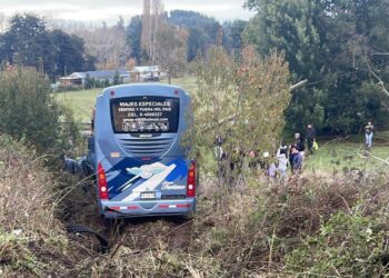 Choque entre bus y camión en Ruta 5 Sur deja a más de 30 pasajeros lesionados en La Unión