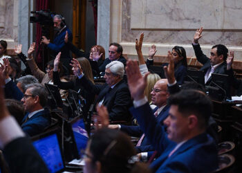 Senado de Argentina rechaza proyecto de ley que podía impedir una candidatura de Cristina Fernández