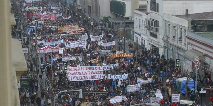 Miles de alumnos sin clases hoy por paro nacional de profesores: ¿Cuáles son las demandas del gremio?