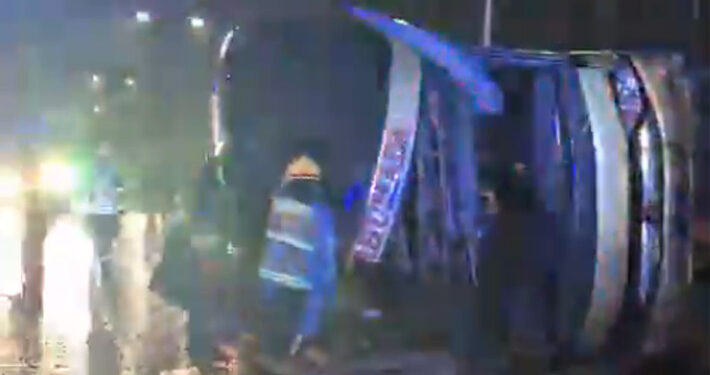 Bus con 44 pasajeros se vuelca en la Ruta 5 Sur: Al menos dos muertos