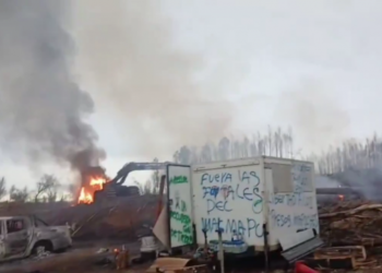 Ataque incendiario destruye maquinaria en Mulchén: Atacantes exigen libertad para presos mapuches