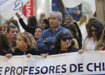 Colegio de Profesores anuncia «paro nacional preventivo» para el 15 de mayo