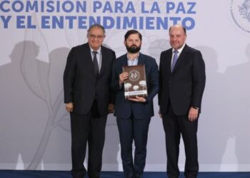 Comisión para la Paz entregó su informe final al Presidente Boric