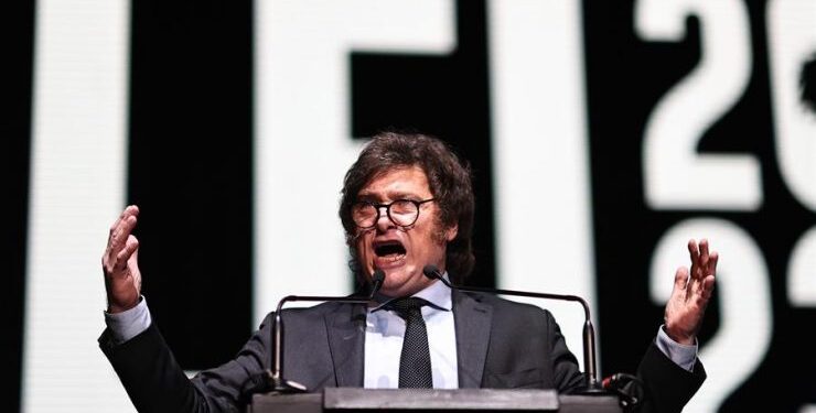 Milei eliminará impuestos a productos tech: Celulares y consolas podrían costar hasta 30% menos en Argentina