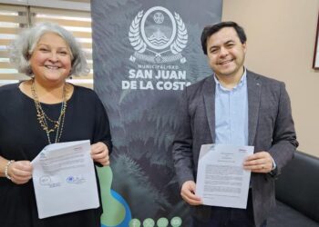 San Juan de la Costa firma convenios para mujeres rurales y soluciones hídricas comunales