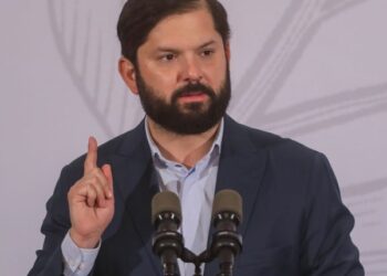 Presidente Boric celebra despacho de nueva ley de adopción tras “12 años de debate estancado”