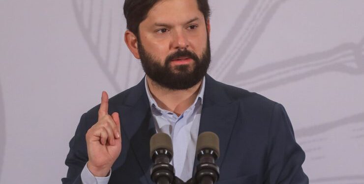 Presidente Boric celebra despacho de nueva ley de adopción tras “12 años de debate estancado”