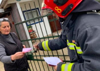 Este sábado, Bomberos de Osorno entregaron sobre en el marco de campaña anual