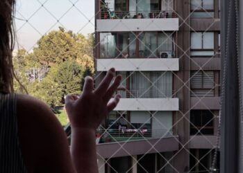 Tras caída de niño en edificio: diputados exigen urgencia a proyecto que obliga instalación de mallas