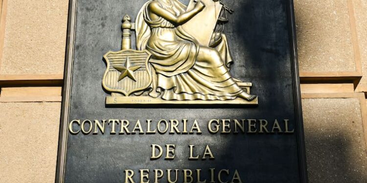 Contraloría alerta por explosivo aumento en gasto municipal por licencias médicas