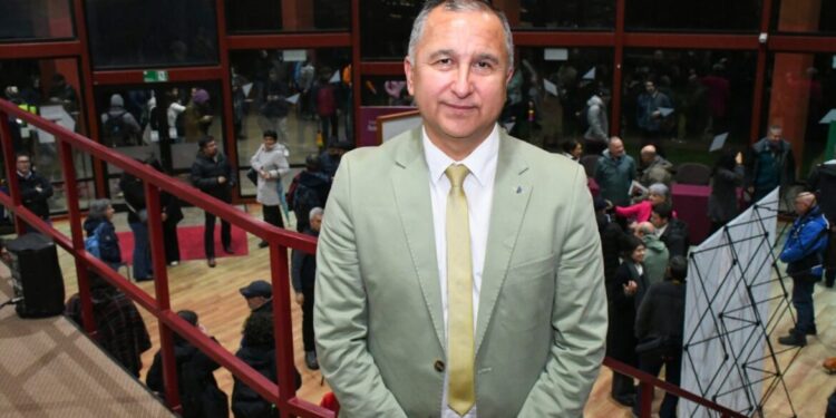 Por sólo tres votos: Egon Montecinos es elegido como el nuevo rector de la UACh